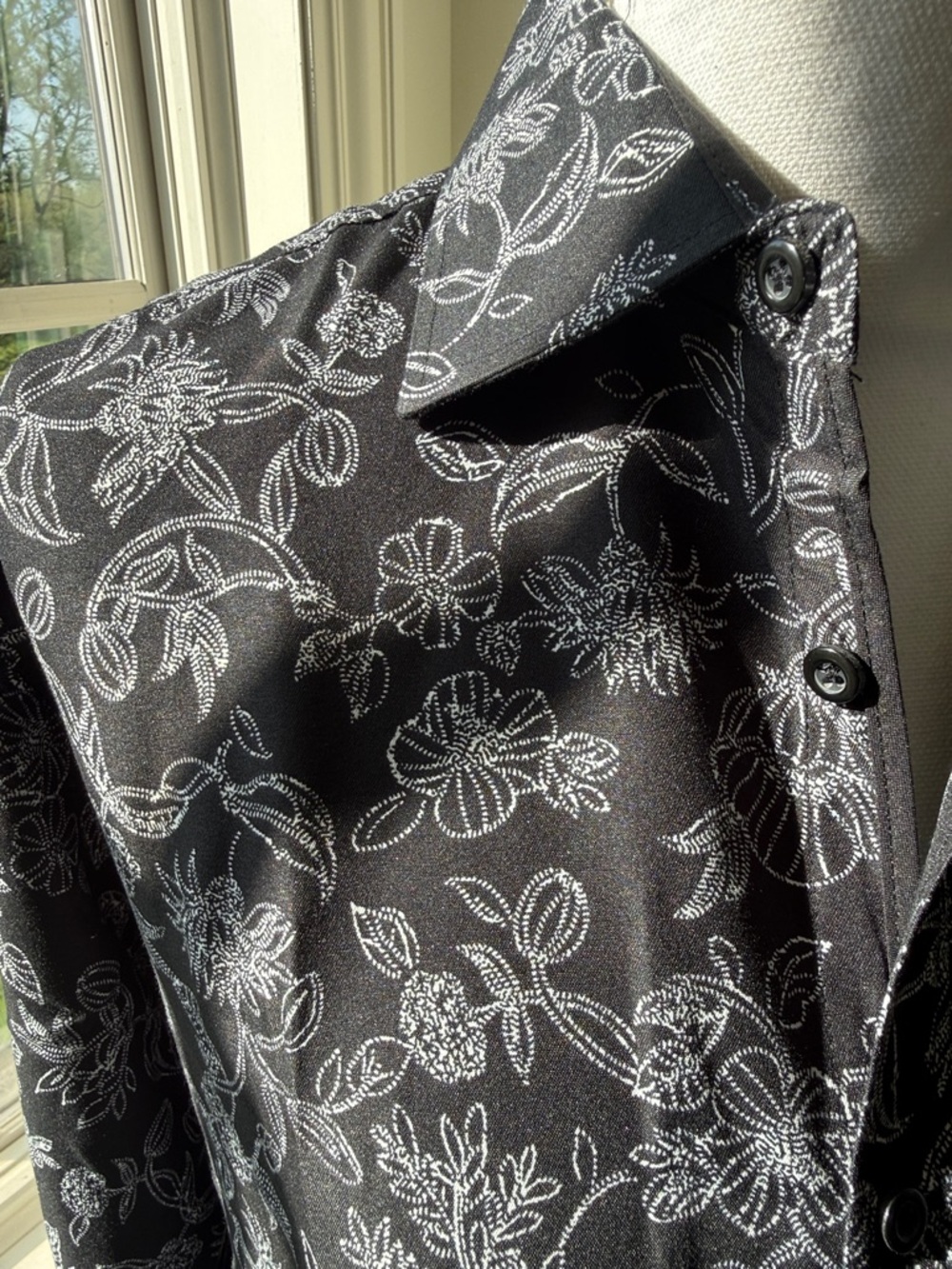 Boutique Black Floral Button-Up Shirt - Picture 2 of 4